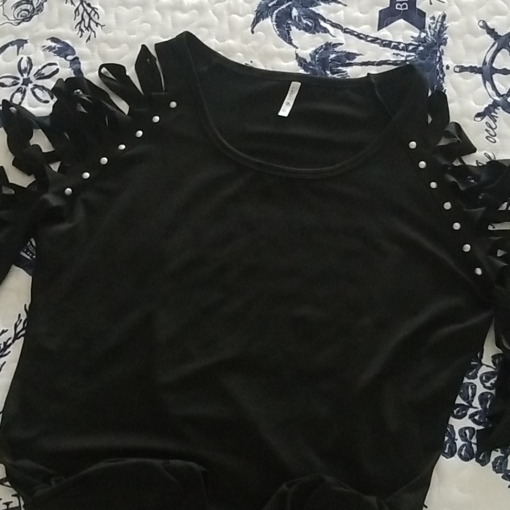 Lucky Black Top